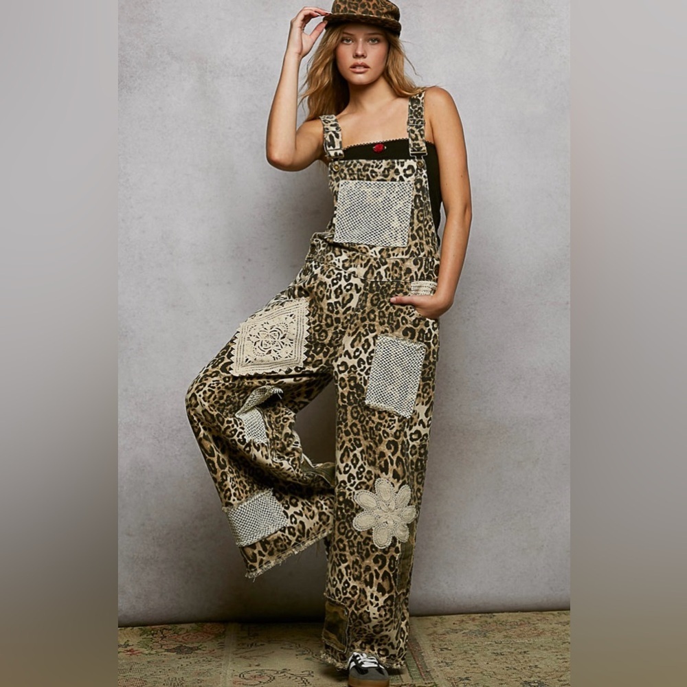 POL POL Overall in Printed Twill w Crochet Patches - Sand Leopard New Arrival🔥 - Picture 3 of 4